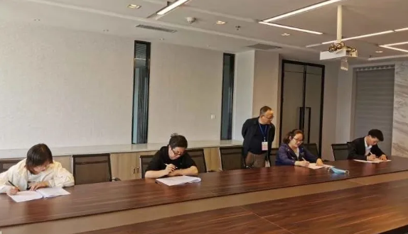 足球竞彩网
对新提拔中层干部进行任前“双考”