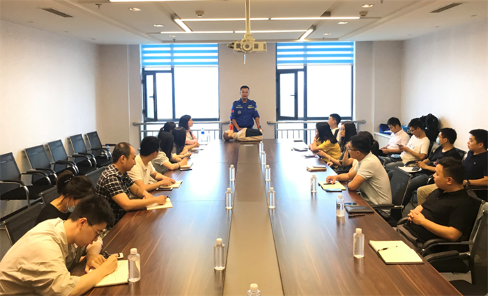 足球竞彩网
开展健康知识培训