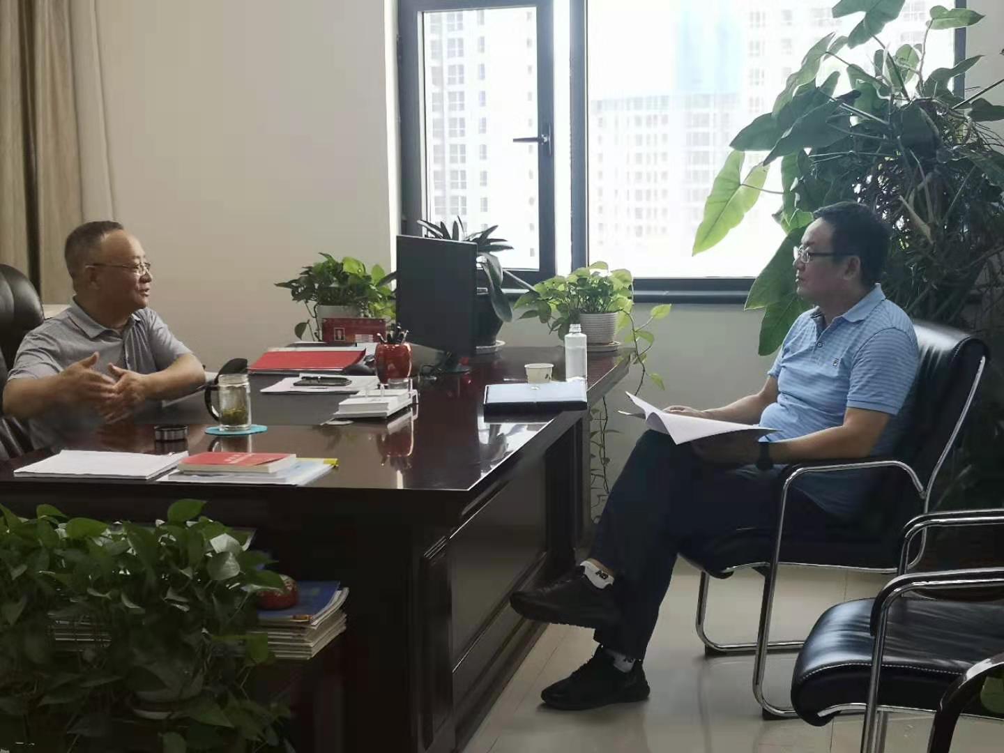 周汉林接受《城市金融报》采访