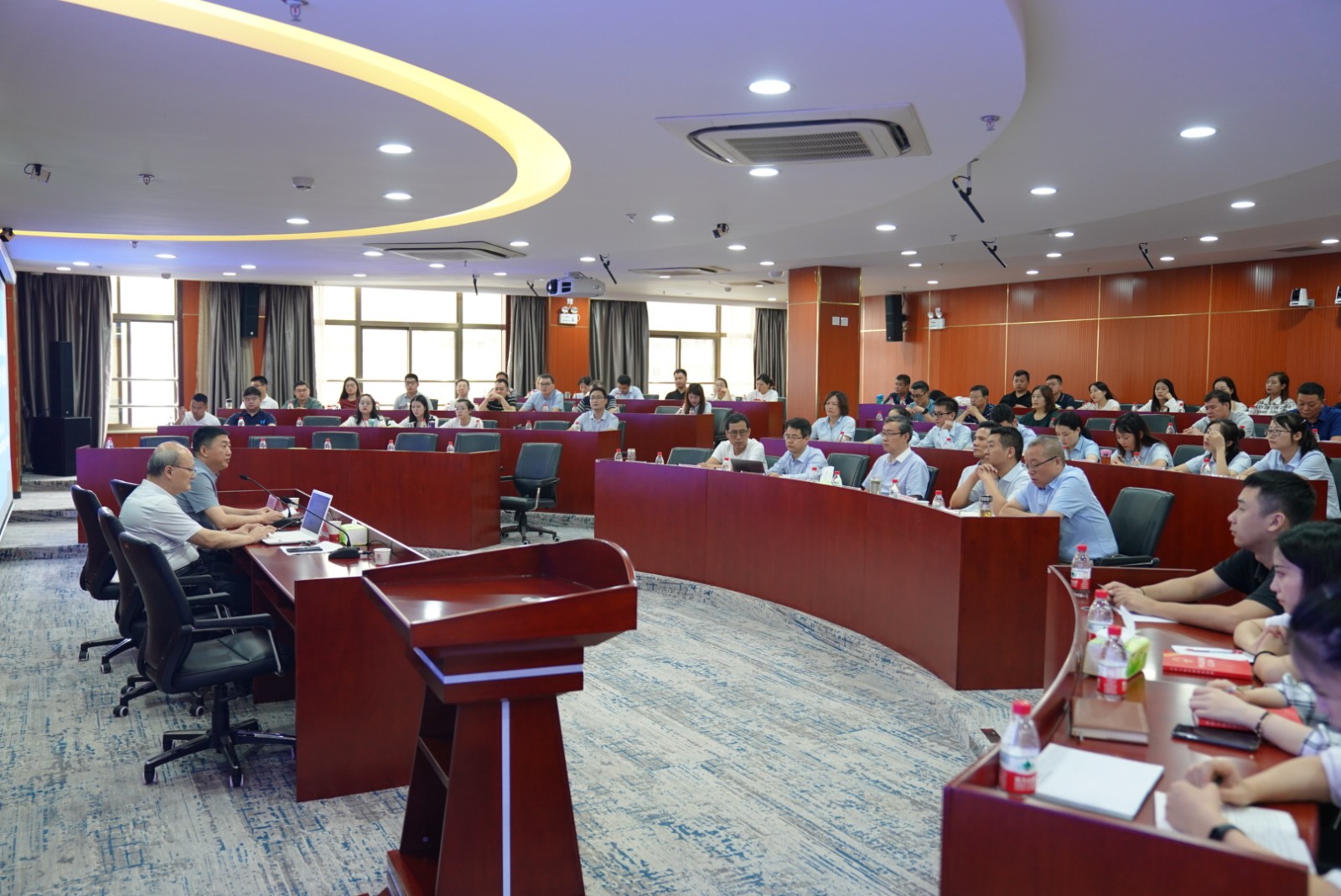 市财信小贷公司举行《民法典》专题培训