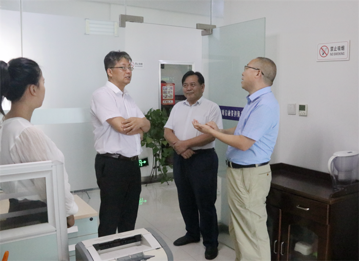 省地方金融监督管理局副局长张荣辉到财信担保公司调研指导工作