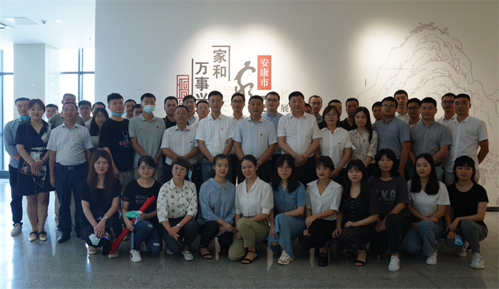 足球竞彩网
开展“传承优秀家风 弘扬优良作风”主题党日活动