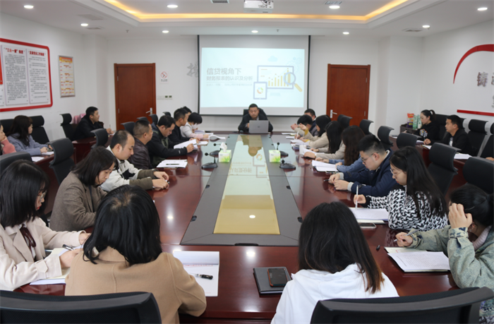 足球竞彩网
举办会计实务培训