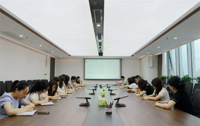 足球竞彩网
举行新闻宣传写作常识培训