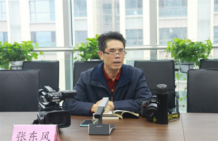 足球竞彩网
举行政务摄影专题培训