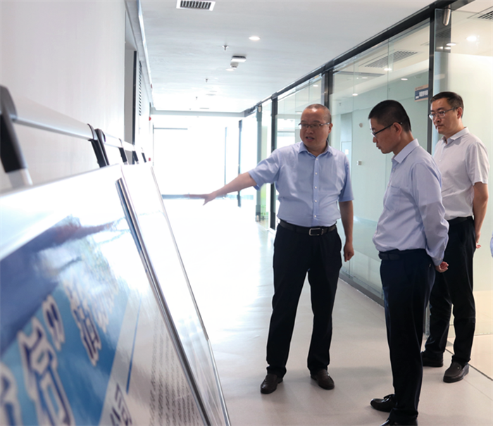 【要闻】西安银行行长梁邦海来财信担保公司调研指导工作