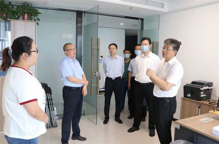 【要闻】省地方金融监督管理局副局长张荣辉来财信担保公司调研指导工作