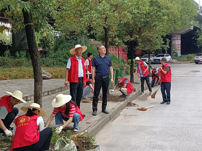 足球竞彩网
开展“义务大清扫”志愿服务活动