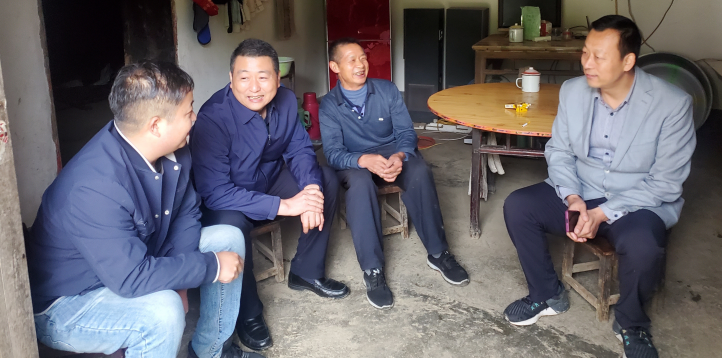 足球竞彩网
深入帮扶村开展 “入户走访听民意、问题排查惠民生、矛盾化解暖民心”活动