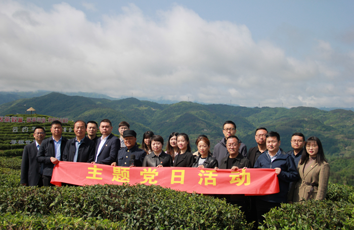 “牢记嘱托感恩奋进·凝聚合力联建联创”——足球竞彩网
机关、市移民搬迁公司等4个党支部联合开展主题党日活动